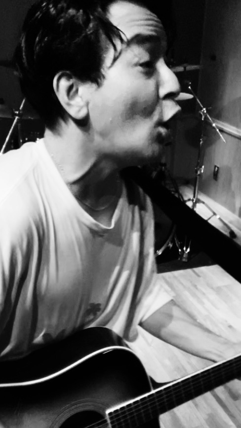 沖田演夢街頭弾き語りライブ11/10〜11/15配信のお知らせ